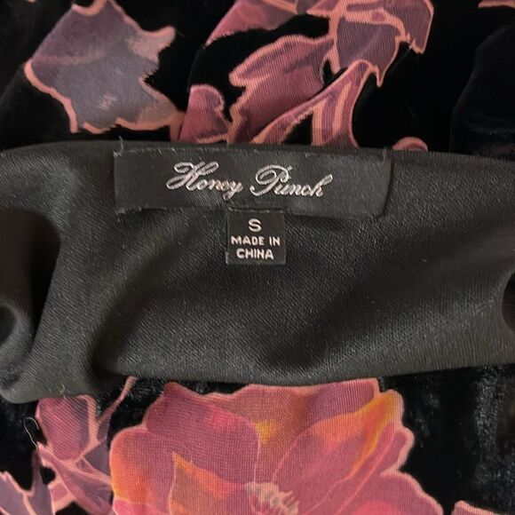 Honey Punch Women's Velour Floral Deep V-Neck Romper Size Small - Picture 3 of 7